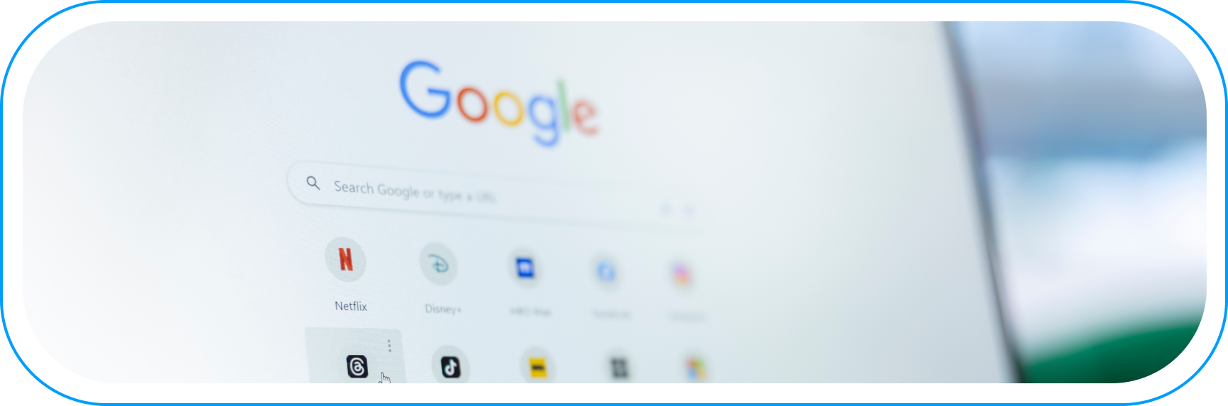 Ekran wyszukiwarki Google – wizualne nawiązanie do usług Google Cloud i specjalizacji Alterdata w obszarze Data Analytics.