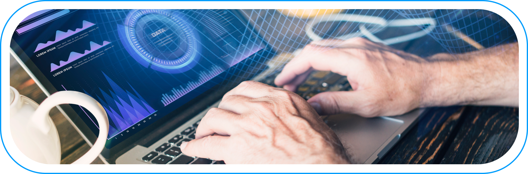 Analityk pracujący na laptopie z wizualizacjami danych i dashboardami – nowoczesna hurtownia danych i analityka biznesowa.